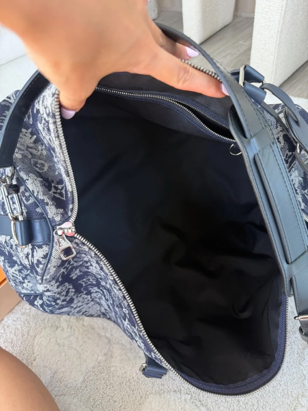 Louis Vuitton excellent comes